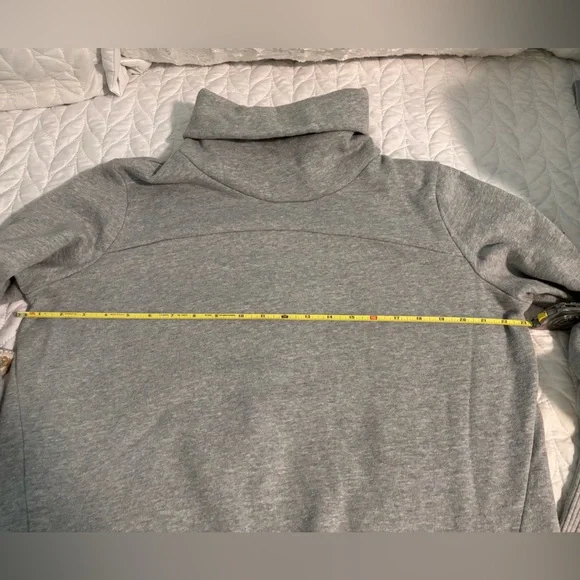 ALO Yoga Haze Long Sleeve Sweatshirt - Picture 7 of 8